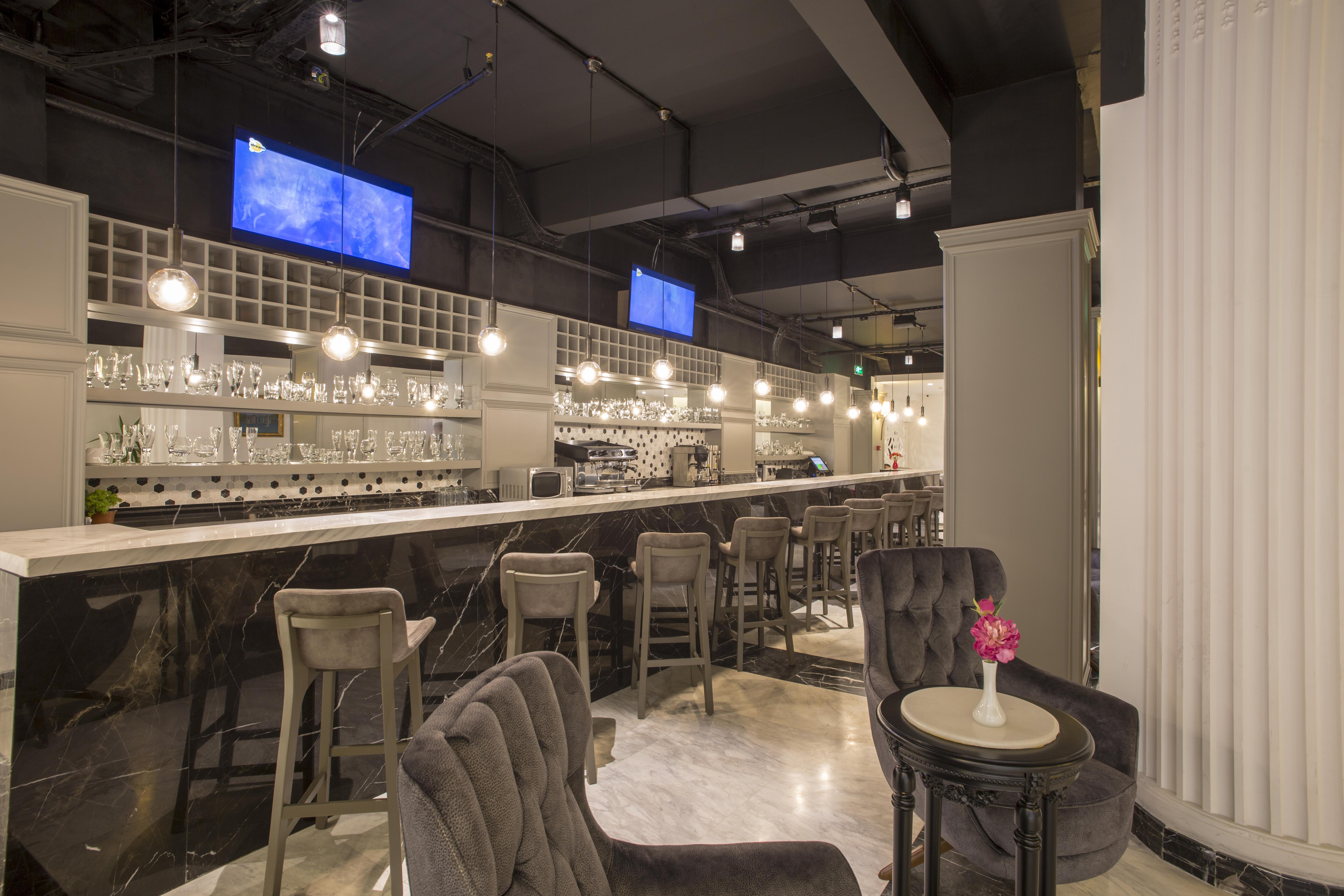 White Monarch Hotel — Photos 2