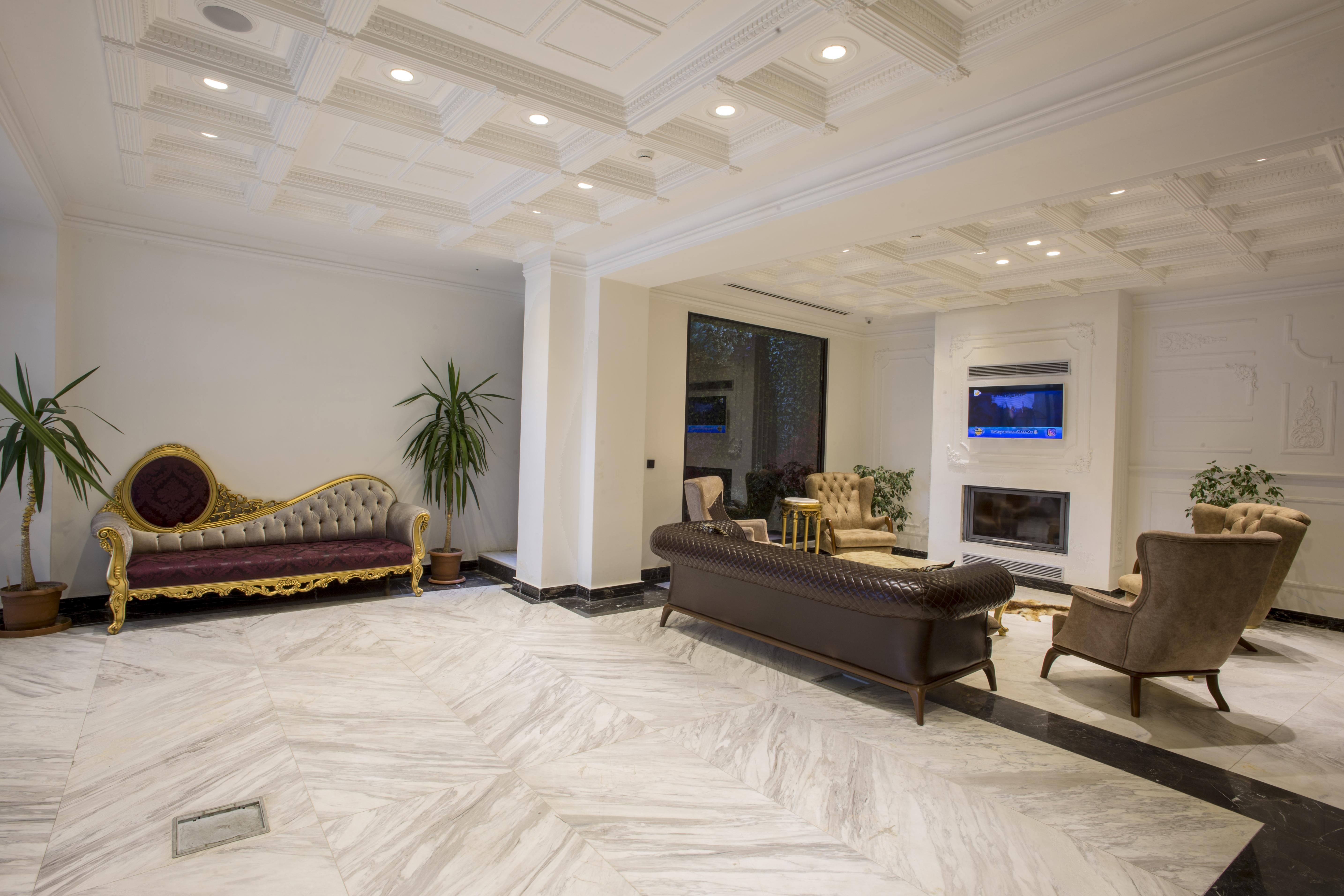 White Monarch Hotel — Photos 1